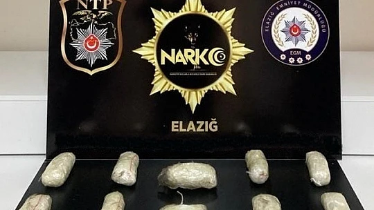 Sırt çantasından 2,5 kilo uyuşturucu çıktı