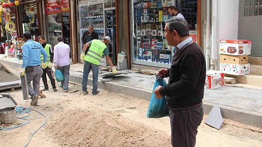 Sokak ortasındaki mezarı görenler durup dua okudu, gerçek ise bambaşka çıktı
