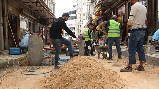 Sokak ortasındaki mezarı görenler durup dua okudu, gerçek ise bambaşka çıktı