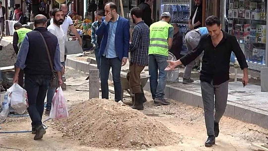 Sokak ortasındaki mezarı görenler durup dua okudu, gerçek ise bambaşka çıktı