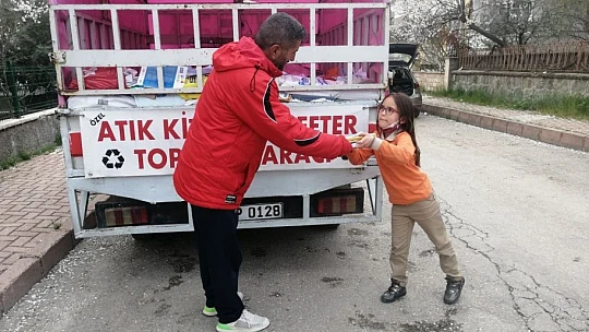 Soy isminin hakkını verdi, sokak sokak gezerek 1 milyonun üzerinde kitap topladı