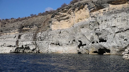 Sular çekilince Hastek Kalesi gün yüzüne çıktı
