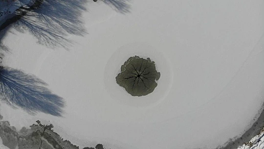 Sülüklü Göl buz tuttu, drone ile görüntülendi