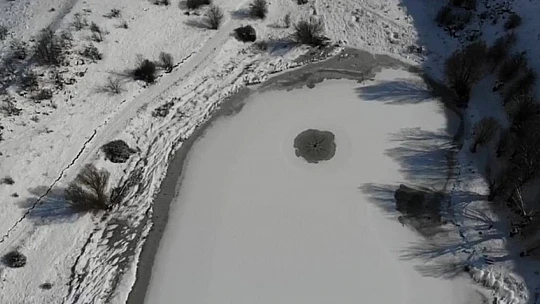 Sülüklü Göl buz tuttu, drone ile görüntülendi