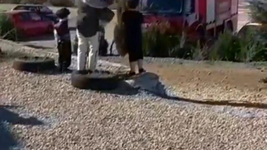Sünnet olan iki kardeşe, itfaiye ekiplerinden sürpriz