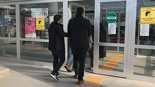 Şüpheli araçta 10 kilo uyuşturucu ele geçirildi