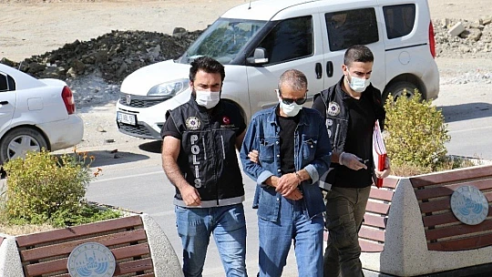 Şüpheli şahsın çantasından çeşit çeşit uyuşturucu çıktı