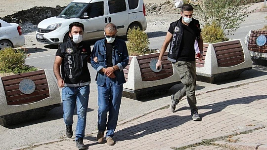 Şüpheli şahsın çantasından çeşit çeşit uyuşturucu çıktı