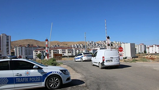 Sürücülerin aldığı riskler hemzenin geçitlerde kazaya neden oluyor