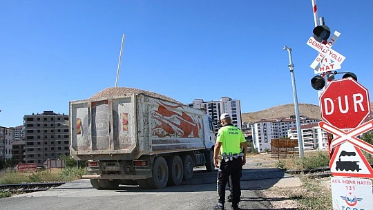Sürücülerin aldığı riskler hemzenin geçitlerde kazaya neden oluyor