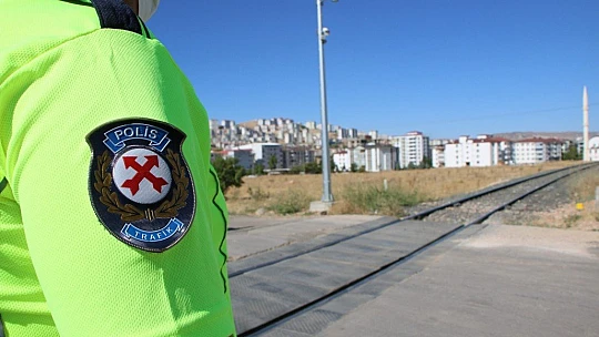 Sürücülerin aldığı riskler hemzenin geçitlerde kazaya neden oluyor