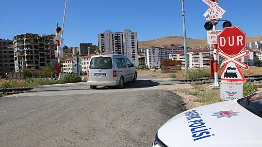 Sürücülerin aldığı riskler hemzenin geçitlerde kazaya neden oluyor