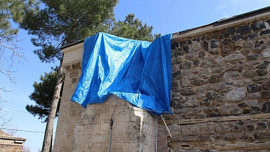 Tam 386 yıllık, 4.Murat'ın yaptırdığı caminin minaresi söküldü