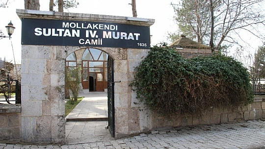 Tam 386 yıllık, 4.Murat'ın yaptırdığı caminin minaresi söküldü