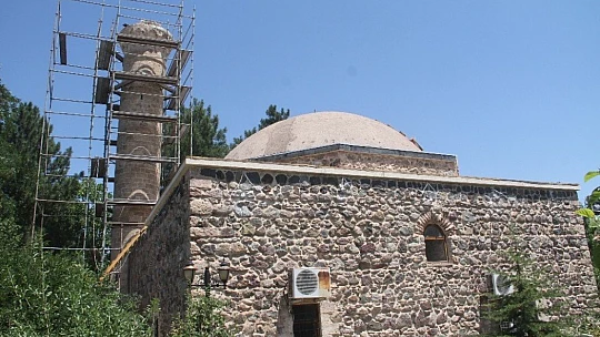 Tam 386 yıllık, 4.Murat'ın yaptırdığı caminin minaresi söküldü