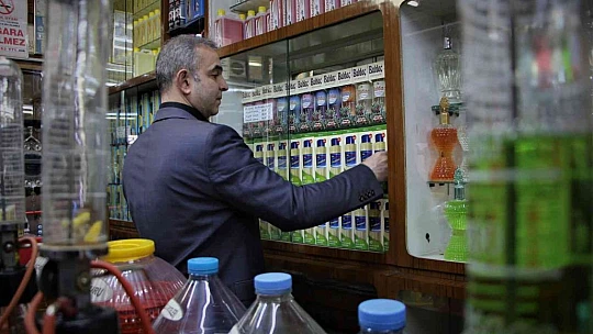 Tarih kokan kolonya dükkanında 41 yıldır Türkiye'ye koku üretiyor
