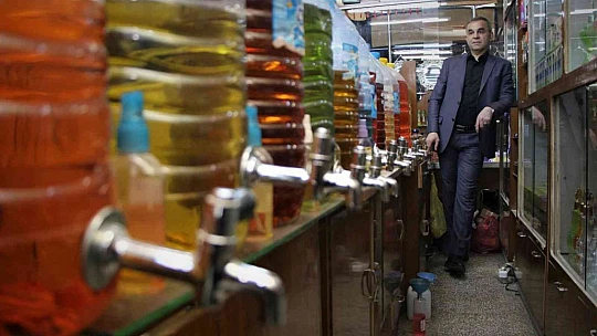 Tarih kokan kolonya dükkanında 41 yıldır Türkiye'ye koku üretiyor