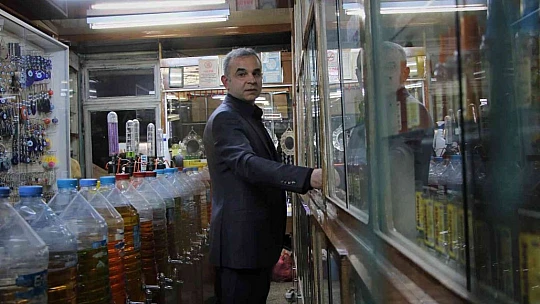 Tarih kokan kolonya dükkanında 41 yıldır Türkiye'ye koku üretiyor