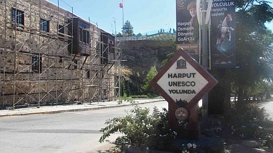 Tarihi Harput Kalesi turistlerin gözde mekanı haline geldi