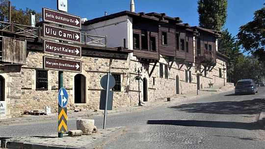 Tarihi Harput Kalesi turistlerin gözde mekanı haline geldi