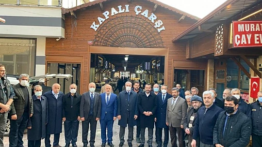 Tarihi kapalı çarşıda ahilik geleneği sürdürülüyor: Hep birlikte dua ederek iş yerlerini açtılar