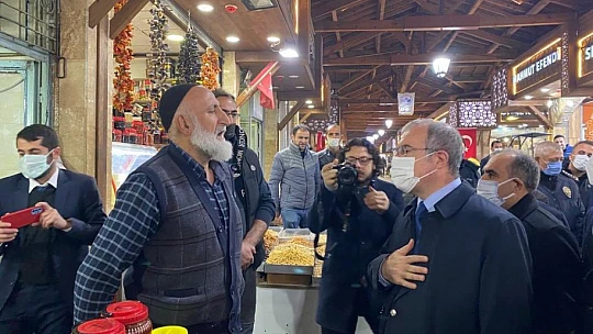 Tarihi kapalı çarşıda ahilik geleneği sürdürülüyor: Hep birlikte dua ederek iş yerlerini açtılar