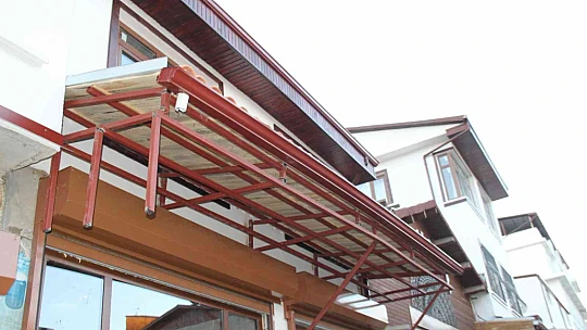 Tarihi Kapalıçarşı'da sundurma çöktü: 5 yaralı