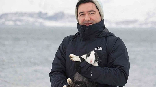Tavşan Adası'nın uzun kulaklı sakinleri jandarma tarafından besleniyor