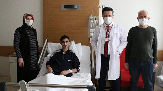 Tek kesiden çifte akciğer operasyonu ile  hem sağlığına kavuştu, hem de tıp tarihine geçti