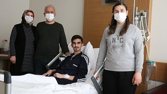 Tek kesiden çifte akciğer operasyonu ile  hem sağlığına kavuştu, hem de tıp tarihine geçti