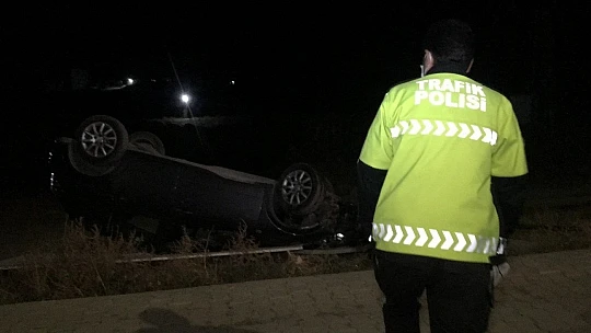 Ters dönen otomobilden sürücü, yara almadan kurtuldu