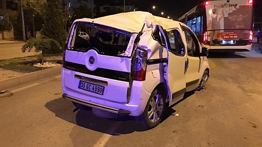 Ticari araç karşı şeride geçti otomobile çarptı: 4 yaralı