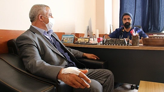 Tıkalı olan 3 ana kalp damarı el üstünden açıldı, 3 saat sonra taburcu oldu