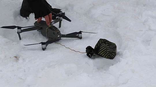 Tipi yolu kapattı, jandarma ekipleri hastaya ilacını drone ile ulaştırdı