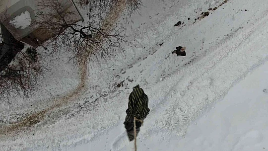 Tipi yolu kapattı, jandarma ekipleri hastaya ilacını drone ile ulaştırdı