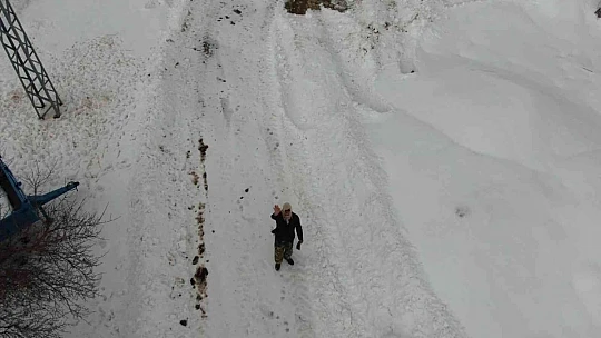 Tipi yolu kapattı, jandarma ekipleri hastaya ilacını drone ile ulaştırdı