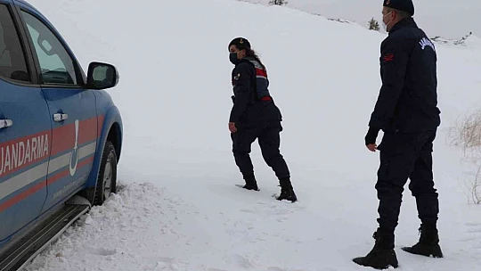 Tipi yolu kapattı, jandarma ekipleri hastaya ilacını drone ile ulaştırdı