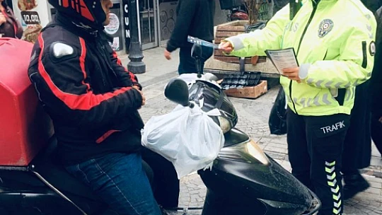 Trafik ekipleri, motosikletli kuryeleri denetledi