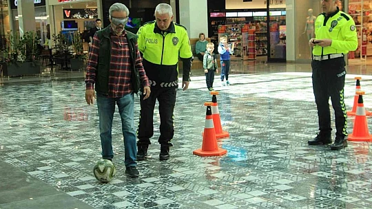 Trafik Haftası'nda vatandaş ve öğrenciler bilgilendirildi