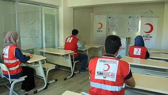 Türk Kızılayı'ndan dezavantajlı öğrencilere ücretsiz  eğitim desteği