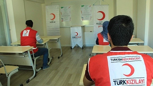 Türk Kızılayı'ndan dezavantajlı öğrencilere ücretsiz  eğitim desteği