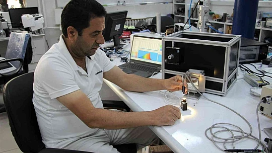 Türk profesörden önemli çalışma: Işık dalga boyu analizörü cihazı üretti