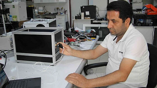 Türk profesörden önemli çalışma: Işık dalga boyu analizörü cihazı üretti