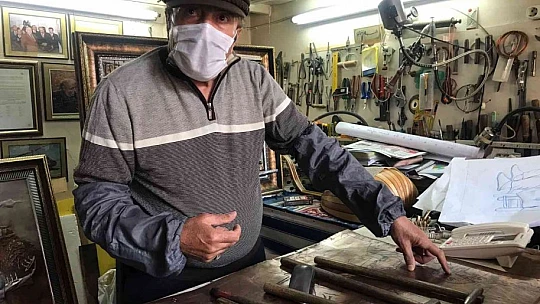 Türkiye'nin tek bakır rölyef sanatçısı, yarım asırdır bakıra hayat veriyor