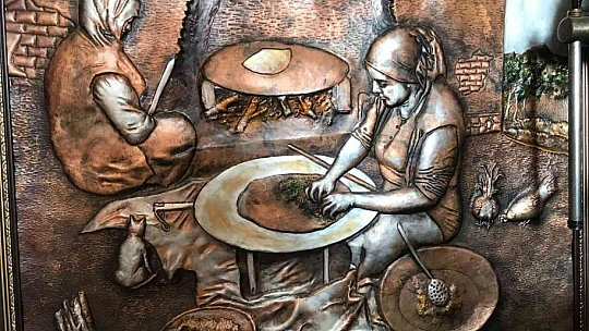 Türkiye'nin tek bakır rölyef sanatçısı, yarım asırdır bakıra hayat veriyor