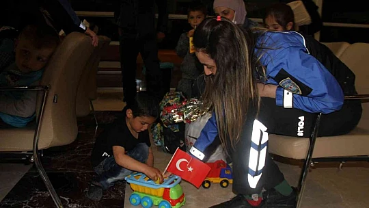 Ukrayna'dan tahliye edilen Ahıska Türklerinin ikinci kafilesi de Elazığ'a geldi