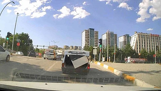 Umursamaz sürücünün trafikteki tehlikeli yolculuğu