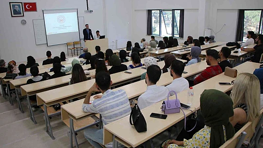 Üniversite öğrencilerine sosyal hizmet uygulamaları semineri