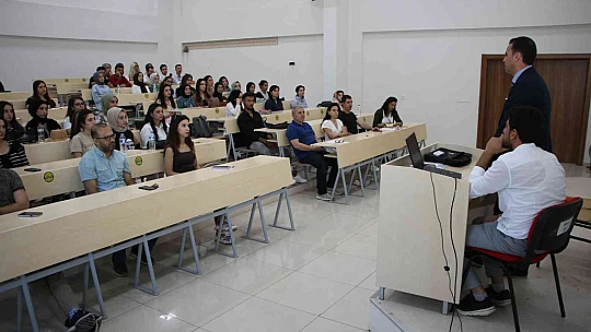 Üniversite öğrencilerine sosyal hizmet uygulamaları semineri