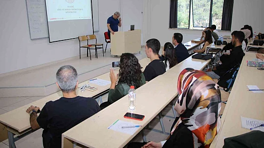 Üniversite öğrencilerine sosyal hizmet uygulamaları semineri